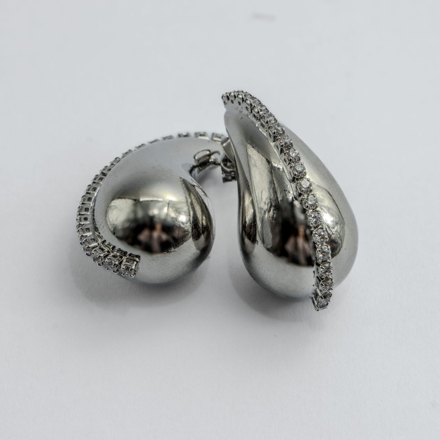 ARETES OLIVIA
